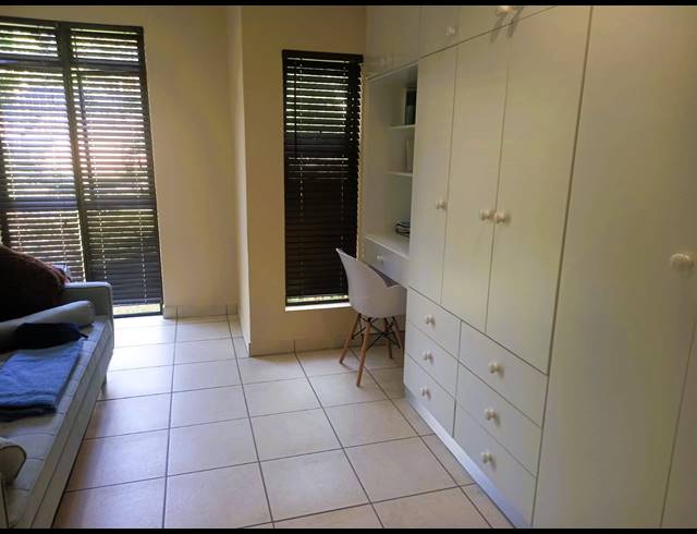 2 bed property to rent in ILLOVO BEACH